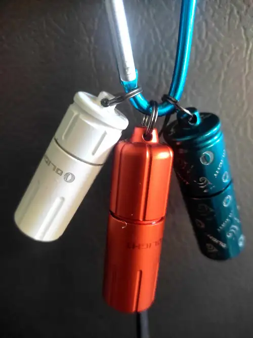 ไฟพวงกุญแจ หลากสี มีที่ olight เท่านั้น~~