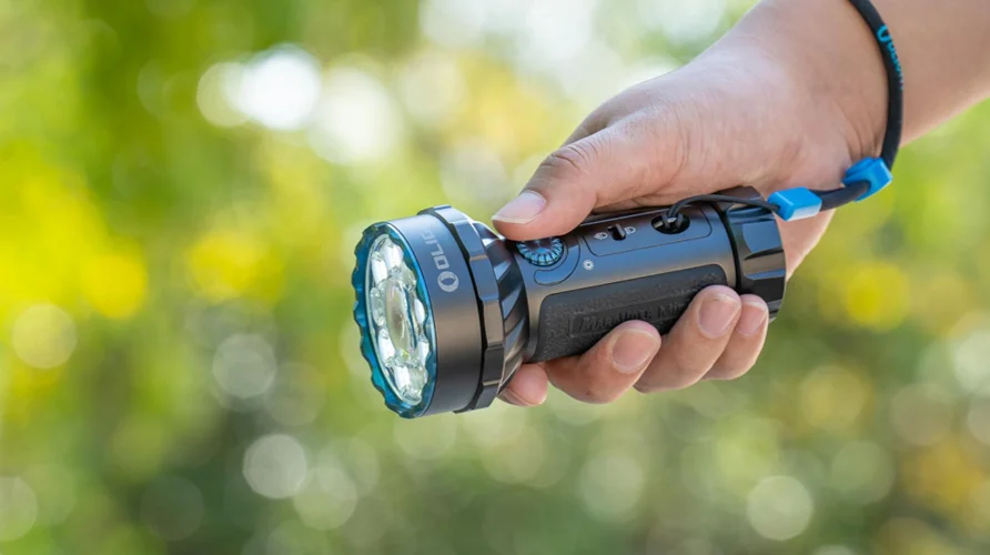 คู่หูกลางแจ้งที่ดีที่สุด: Marauder Mini ไฟฉายลำแสงคู่